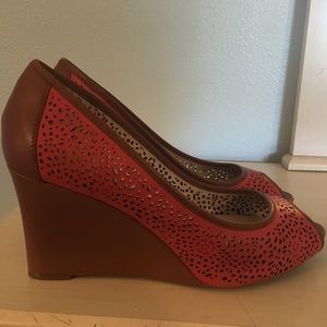 ROCKPORT coral and tan “SEVEN to 7” wedges Size 10